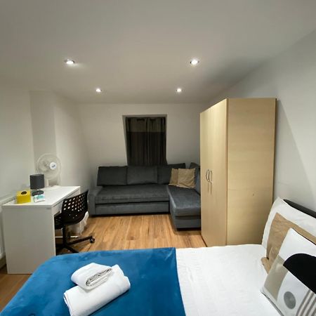 Fabulous Private Bedrooms Near Euston Station, Central Лондон Екстериор снимка
