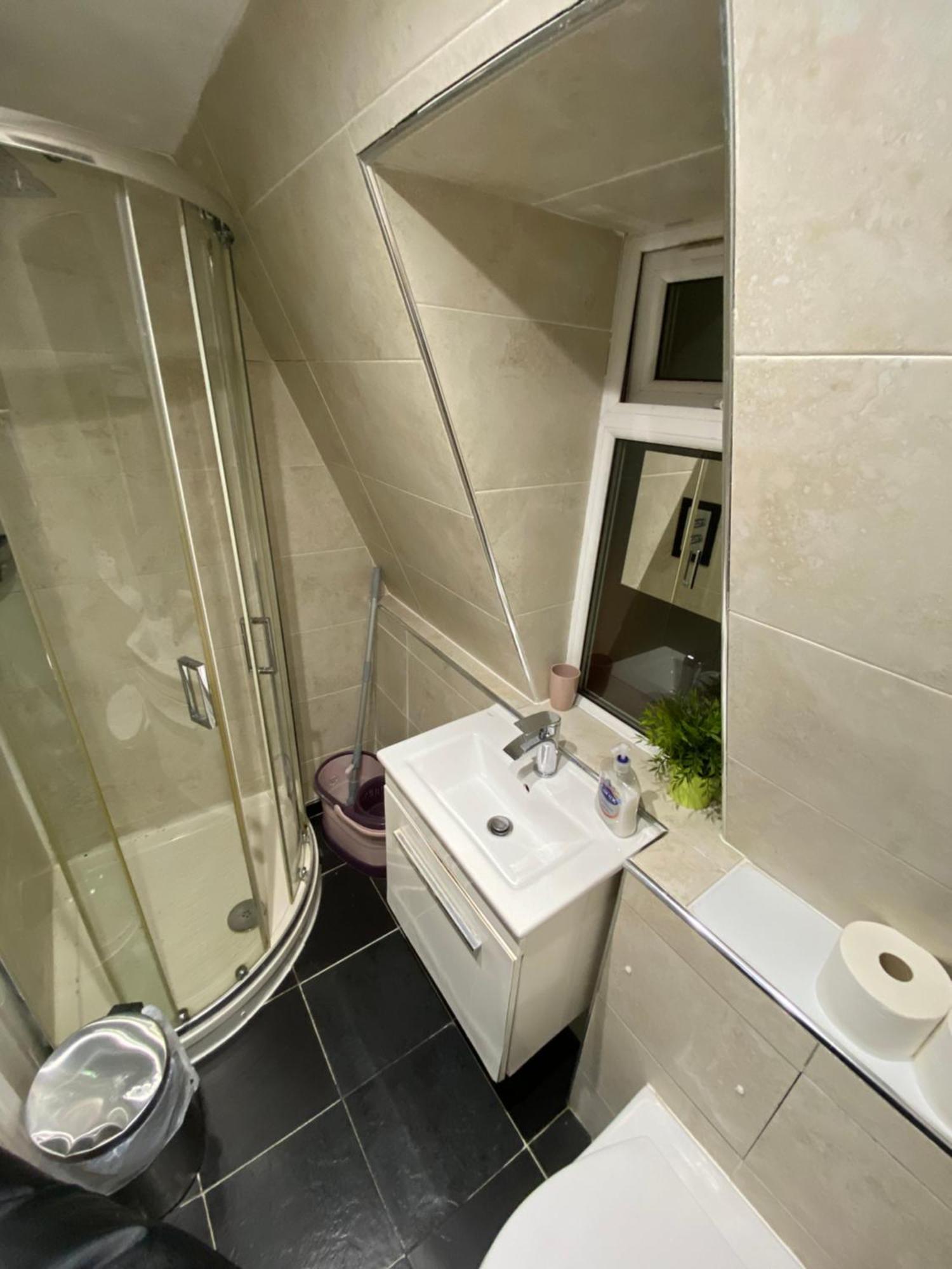 Fabulous Private Bedrooms Near Euston Station, Central Лондон Екстериор снимка