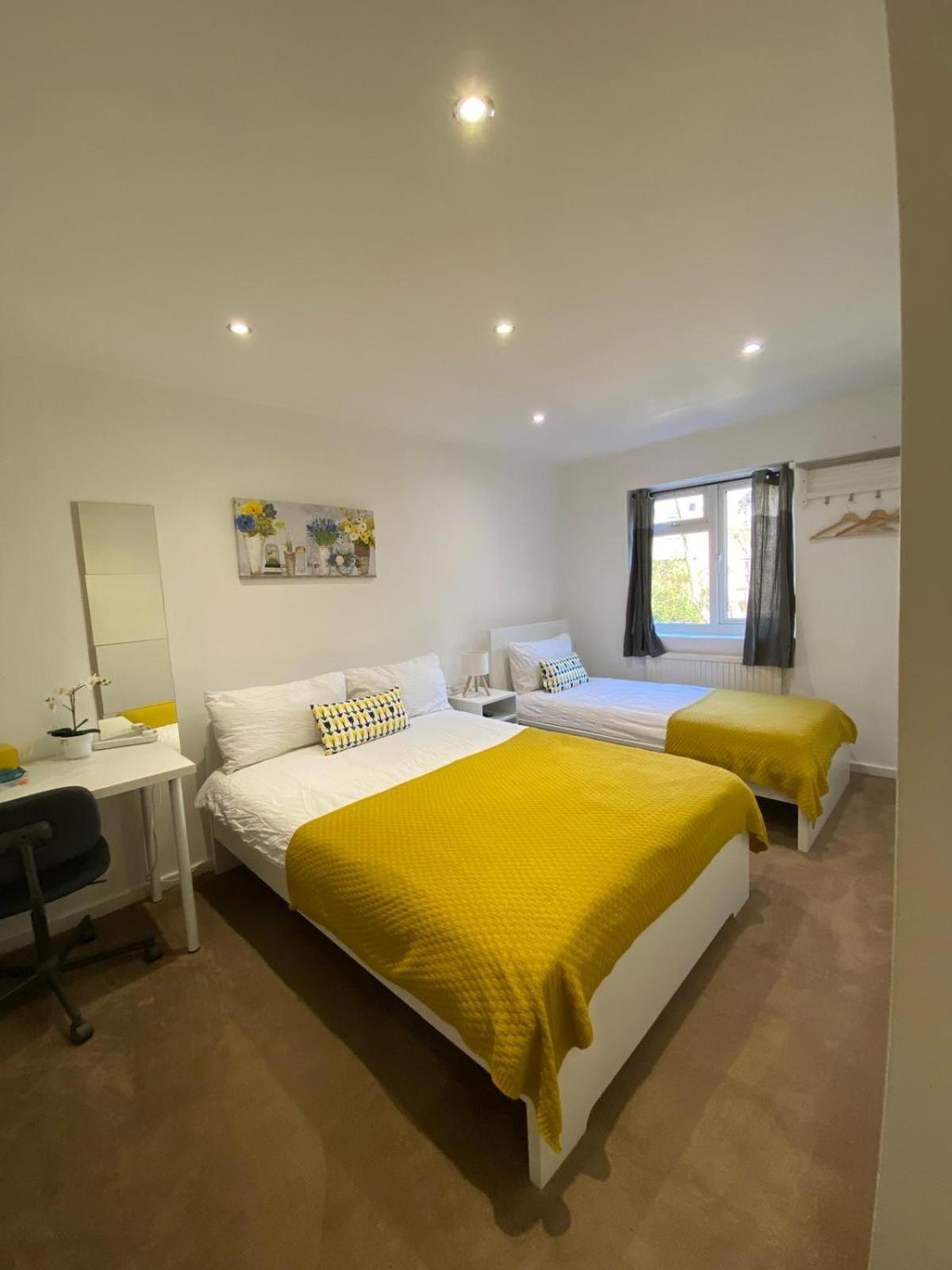 Fabulous Private Bedrooms Near Euston Station, Central Лондон Екстериор снимка
