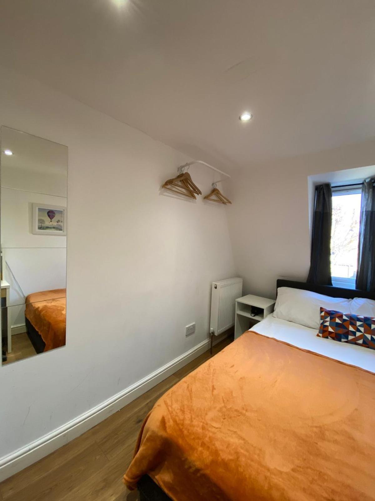 Fabulous Private Bedrooms Near Euston Station, Central Лондон Екстериор снимка