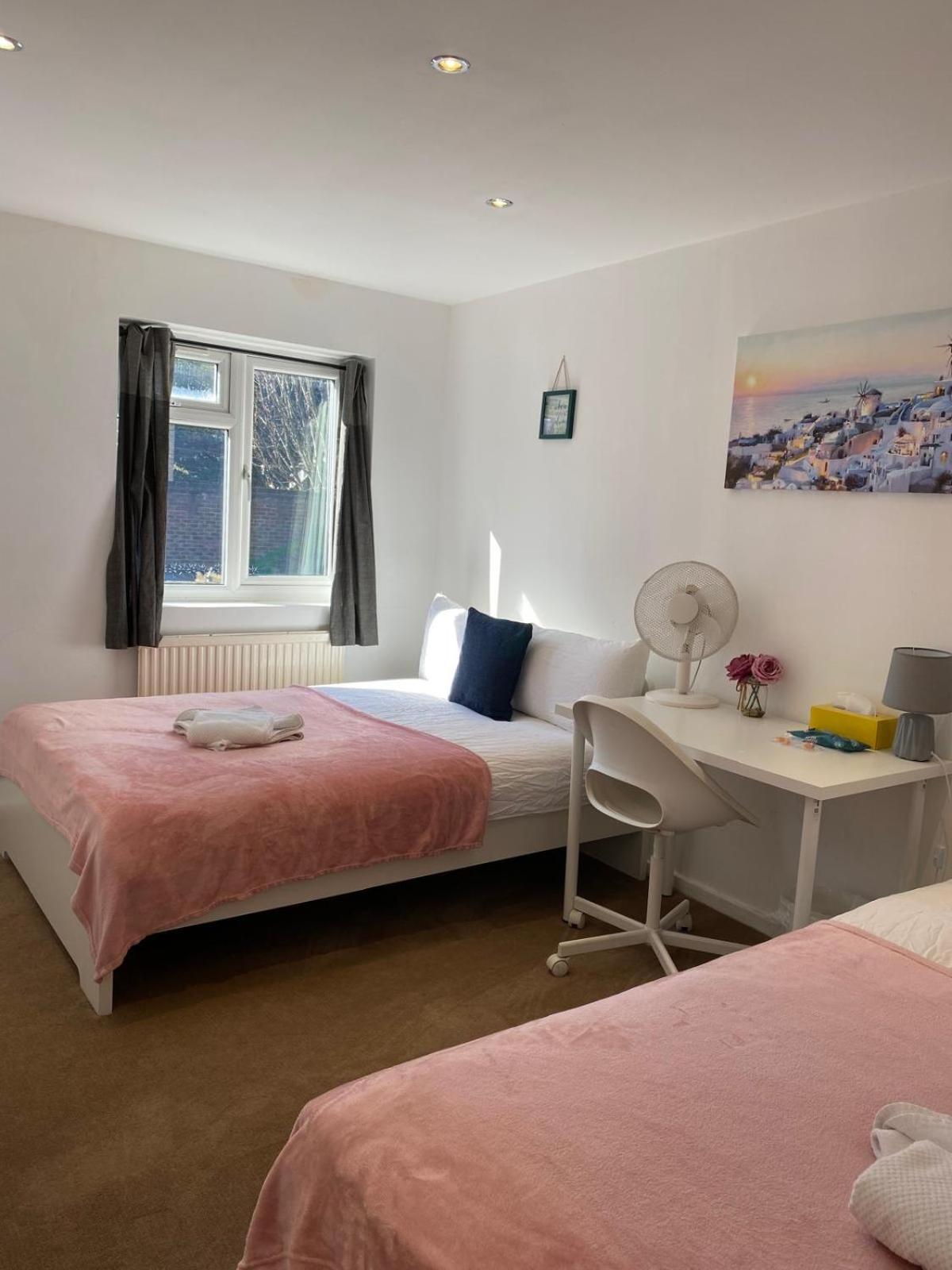 Fabulous Private Bedrooms Near Euston Station, Central Лондон Екстериор снимка