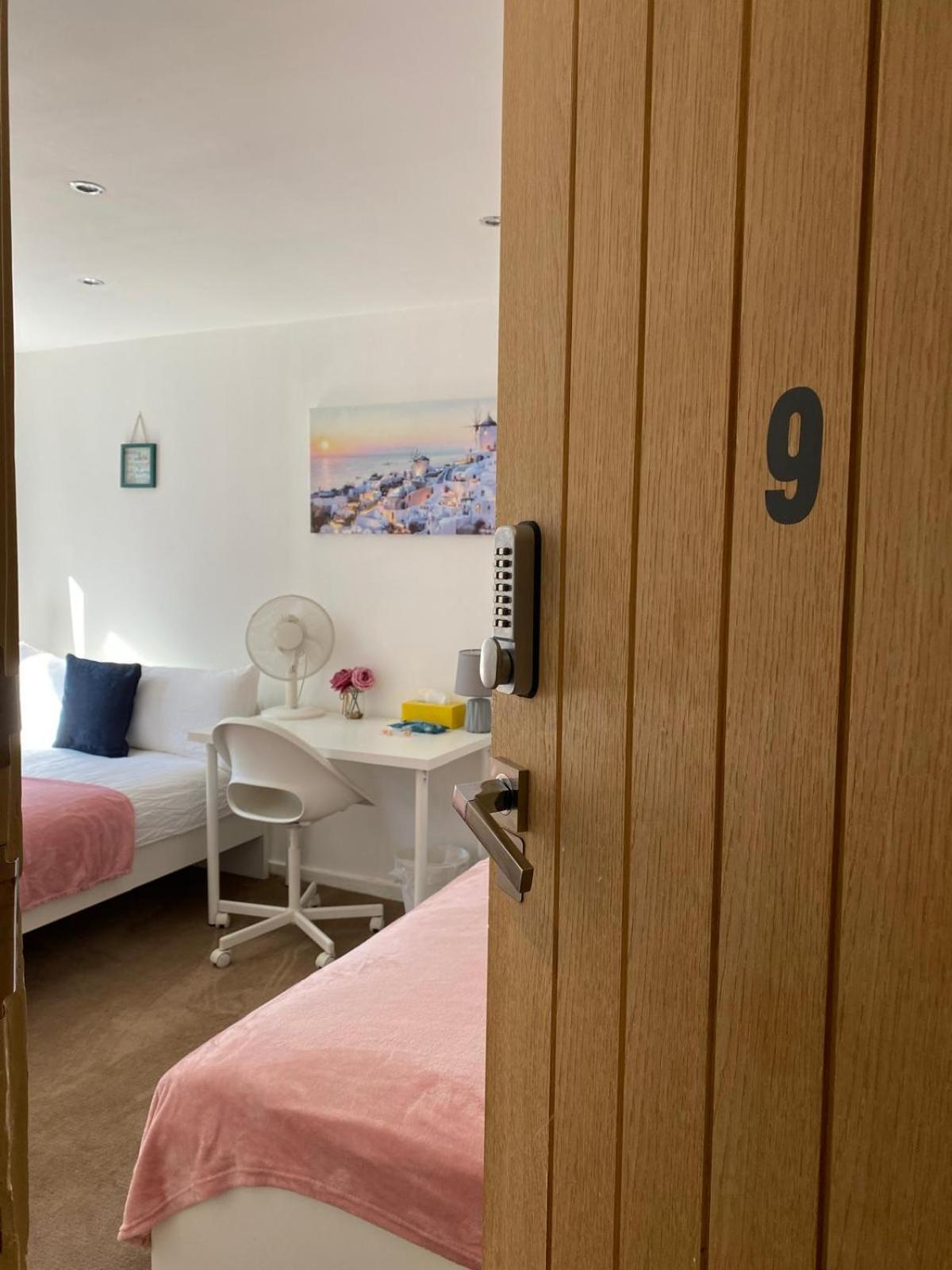 Fabulous Private Bedrooms Near Euston Station, Central Лондон Екстериор снимка