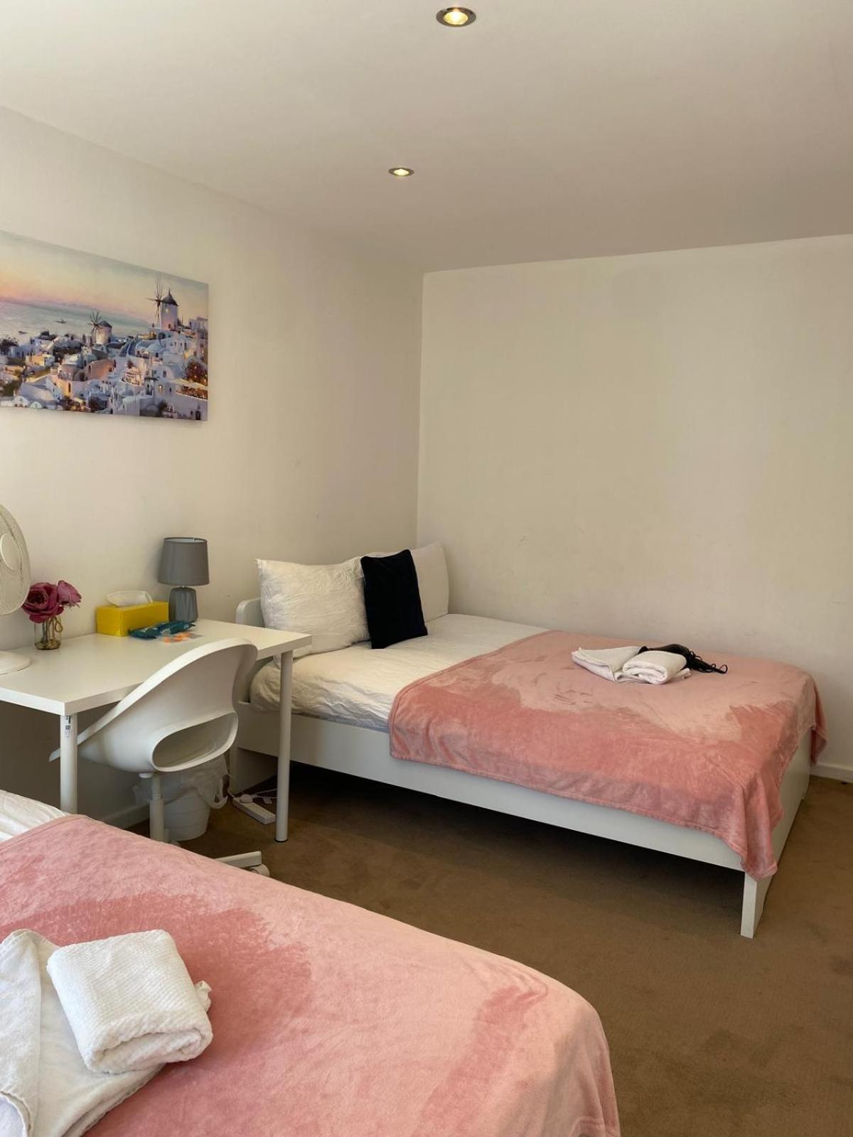 Fabulous Private Bedrooms Near Euston Station, Central Лондон Екстериор снимка