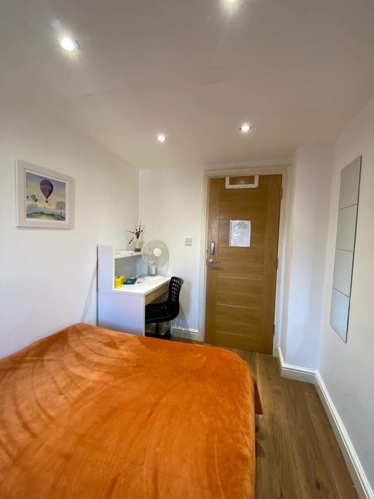 Fabulous Private Bedrooms Near Euston Station, Central Лондон Екстериор снимка