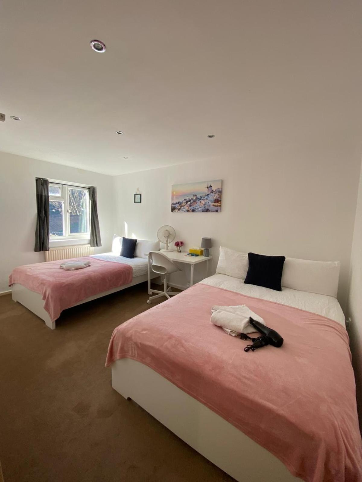Fabulous Private Bedrooms Near Euston Station, Central Лондон Екстериор снимка