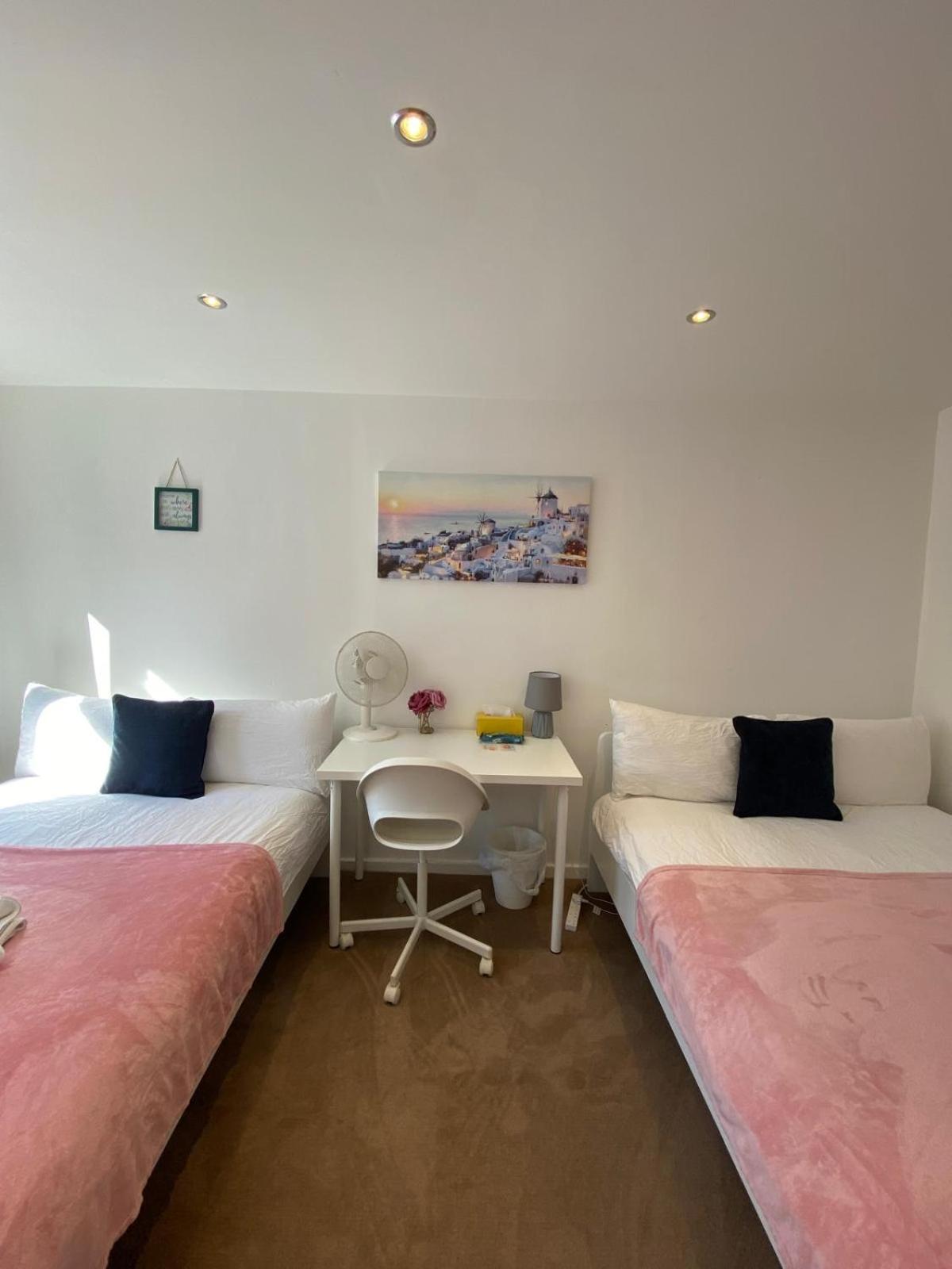 Fabulous Private Bedrooms Near Euston Station, Central Лондон Екстериор снимка
