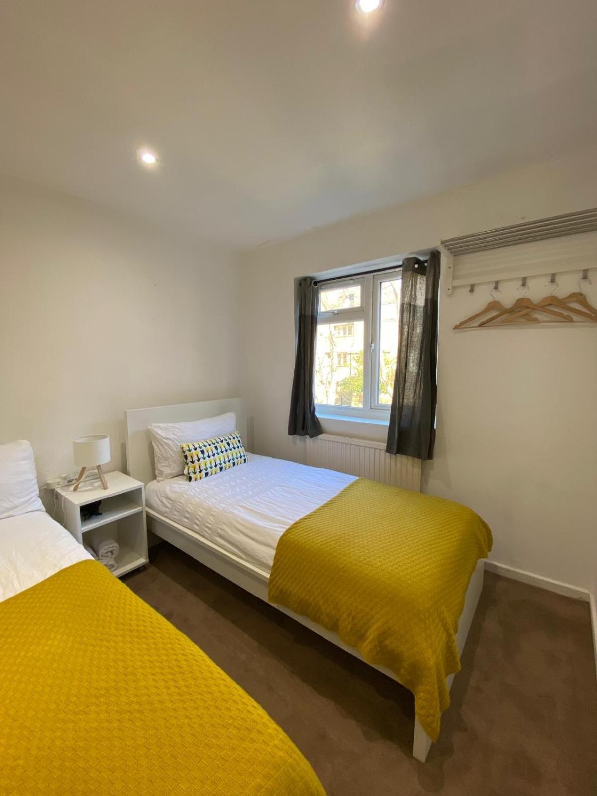 Fabulous Private Bedrooms Near Euston Station, Central Лондон Екстериор снимка