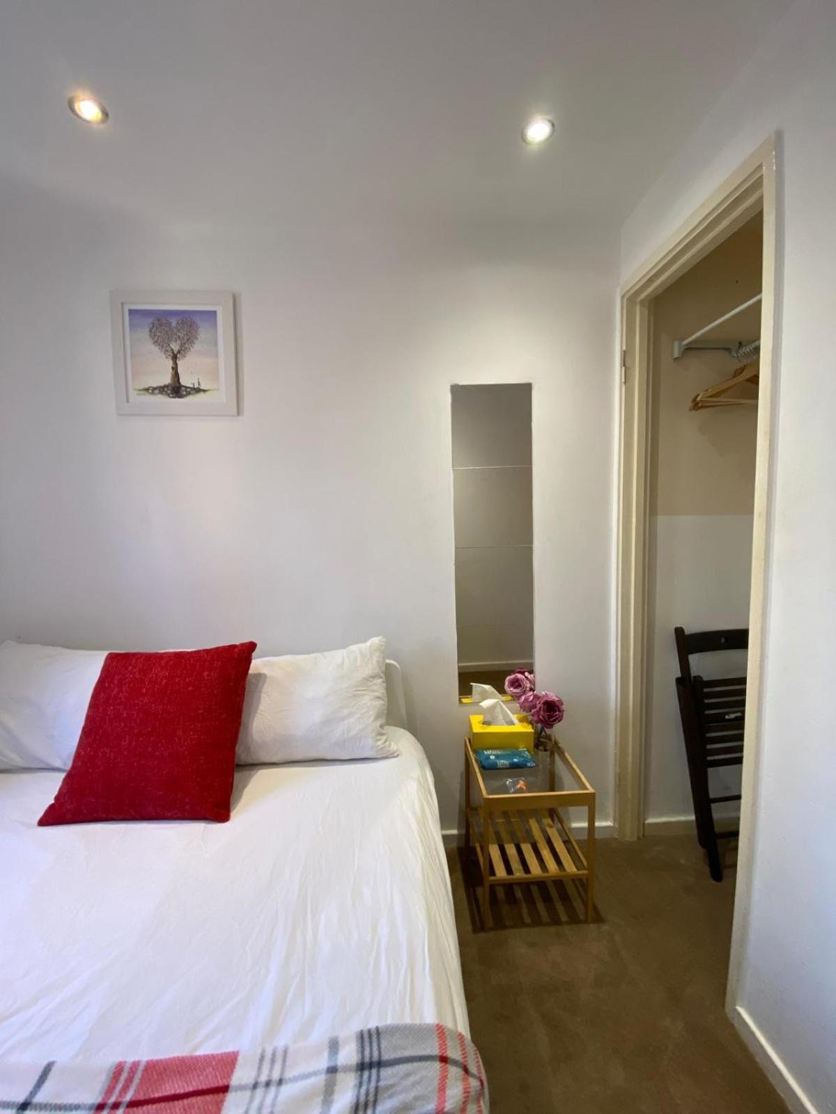 Fabulous Private Bedrooms Near Euston Station, Central Лондон Екстериор снимка