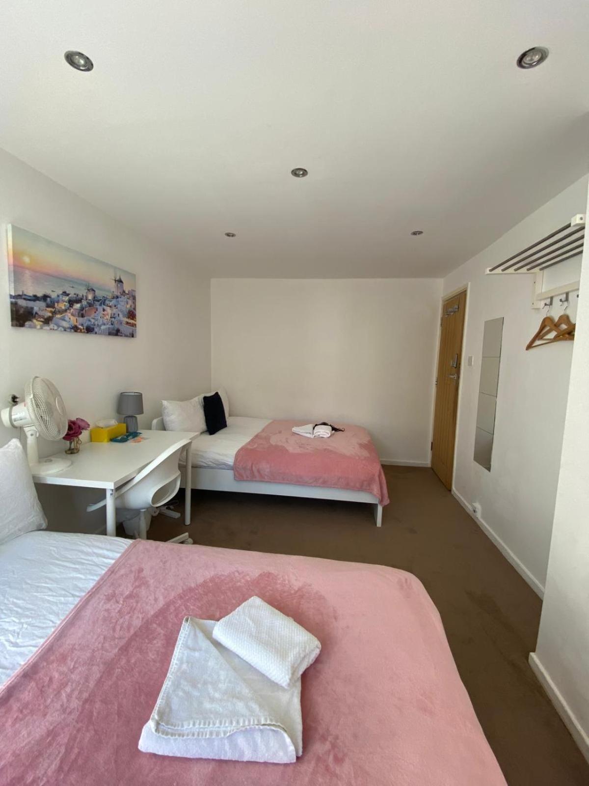 Fabulous Private Bedrooms Near Euston Station, Central Лондон Екстериор снимка