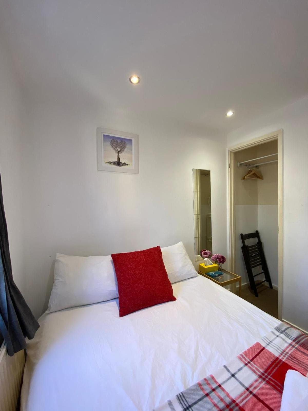 Fabulous Private Bedrooms Near Euston Station, Central Лондон Екстериор снимка