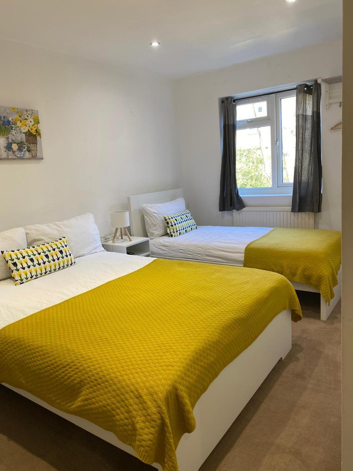 Fabulous Private Bedrooms Near Euston Station, Central Лондон Екстериор снимка