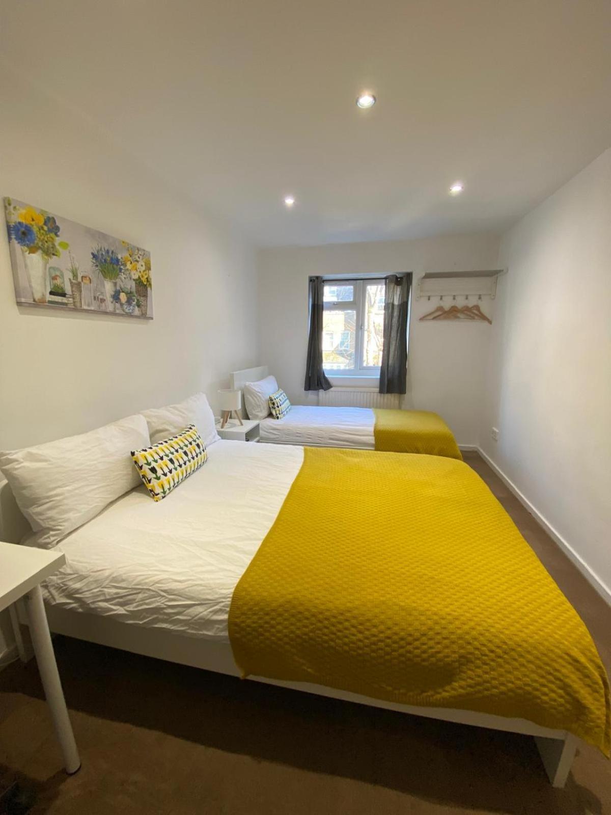 Fabulous Private Bedrooms Near Euston Station, Central Лондон Екстериор снимка