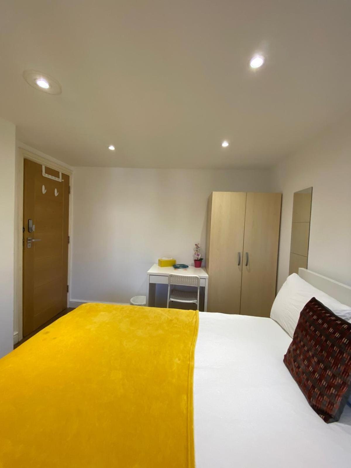 Fabulous Private Bedrooms Near Euston Station, Central Лондон Екстериор снимка