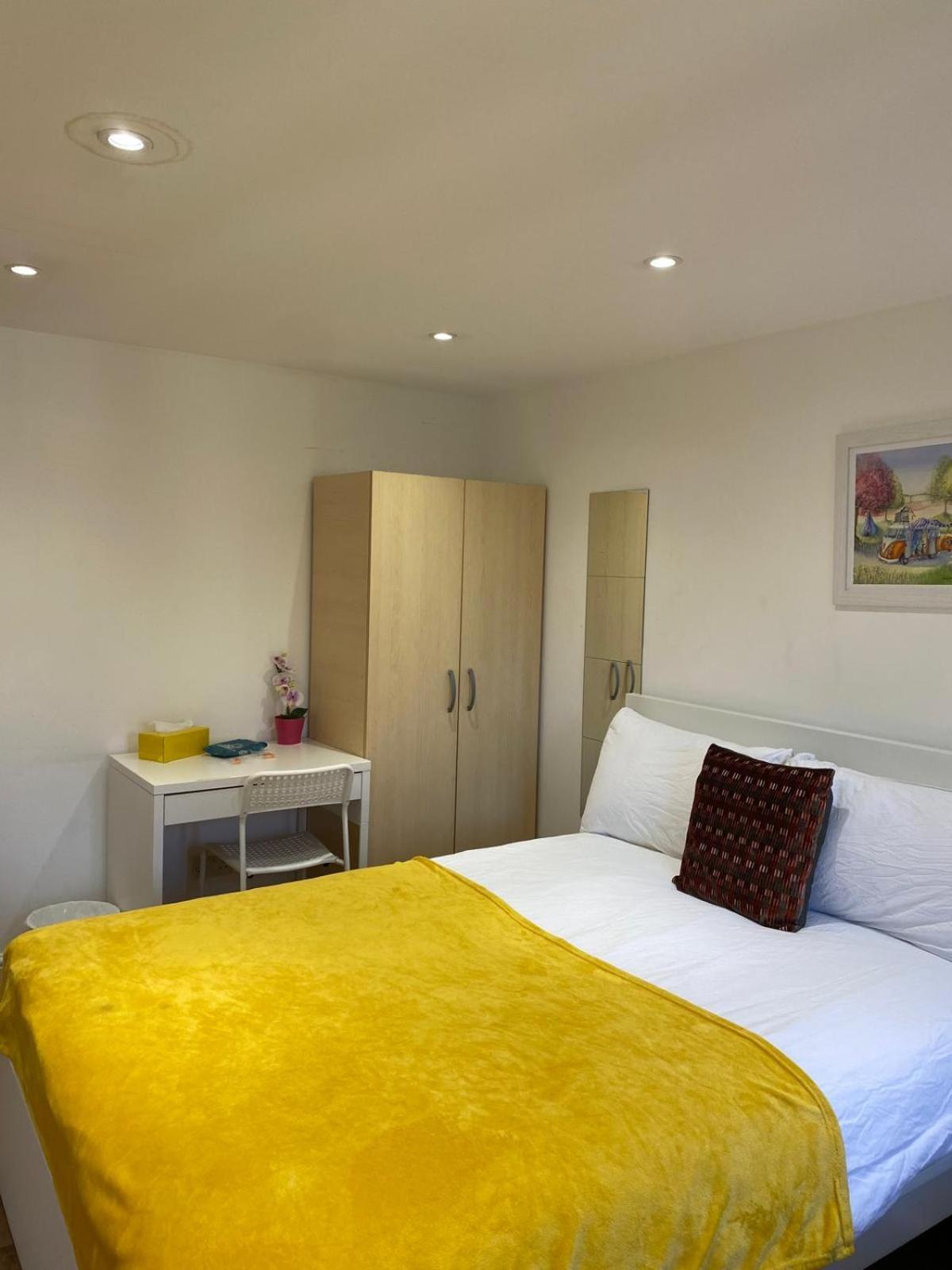 Fabulous Private Bedrooms Near Euston Station, Central Лондон Екстериор снимка